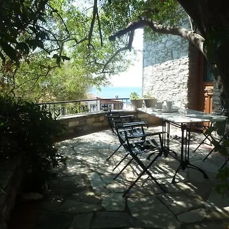 Prázdninový dům πέτρινο σπίτι στο βράχο στην άφησσο Áfissos